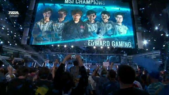 电竞比分RAMZES： 《现在在《Dota》中没有核心、中单和劣单——只有三个核心。