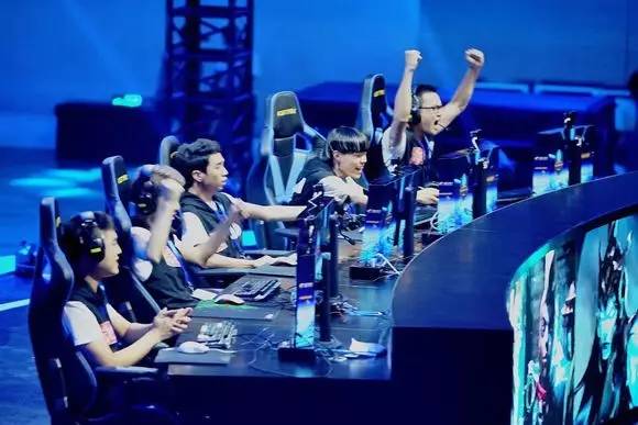 EDward Gaming 轻松击败 Dragon Rangers 晋级 VCT 2025： 中国 Kickoff 下半区决赛